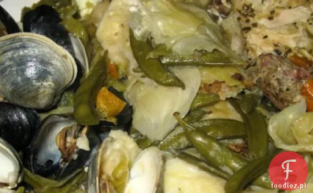 Curanto En Olla (gotowane na parze owoce morza, mięso, chleb ziemniaczany i Vege