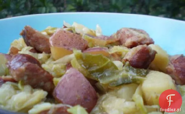 Kiełbasa, kapusta i cebula