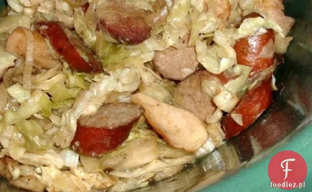 Kiełbasa wędzona z kapustą i jabłkami