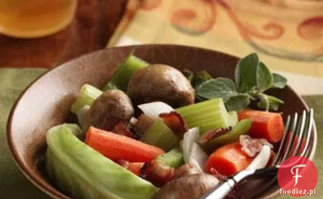 Pierogi z patelni, kiełbasa i zapiekanka z kapusty