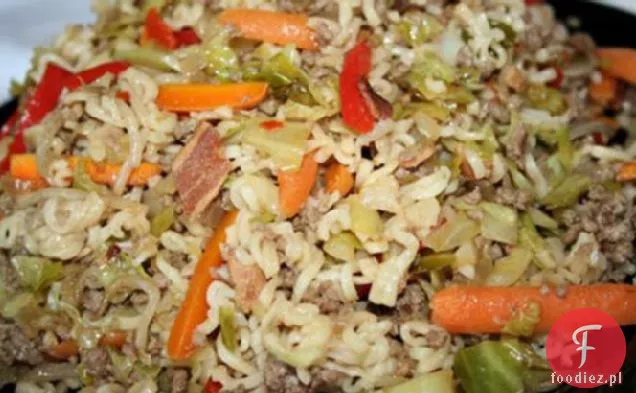 Yatsobi (wołowina, kapusta i Ramen Noodle Stir-Fry)