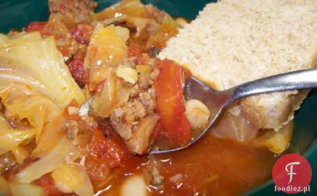 Zupa kapuściana (z wołowiną i fasolą)