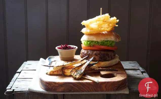 Burger Z Dziczyzny Z Pieczonym Pasternakiem