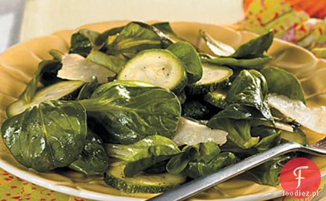 Cukinia, parmezan i sałatka Mâche