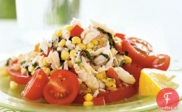 Sałatka z kraba, kukurydzy i pomidorów z sosem cytrynowo-bazyliowym