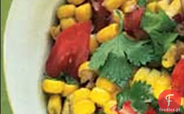 Sałatka ze słodkiej kukurydzy i pomidorów ze świeżą kolendrą