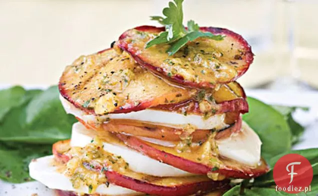 Grillowana Sałatka z brzoskwiniami i mozzarellą