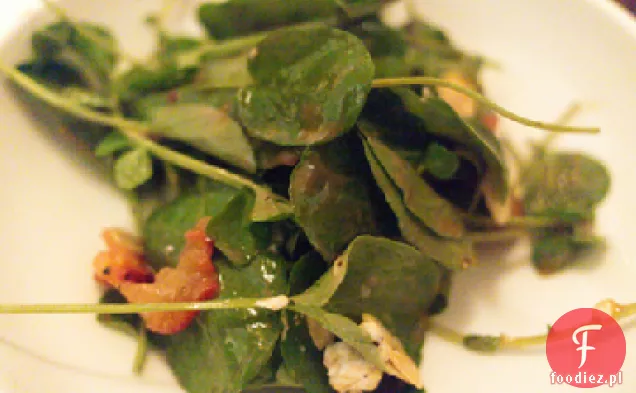 Sałatka z rukoli z gruszkami i kremowym sosem z koziego sera
