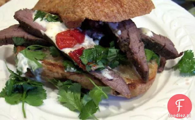 BBQ (lub pieczone) Flank kanapki stek