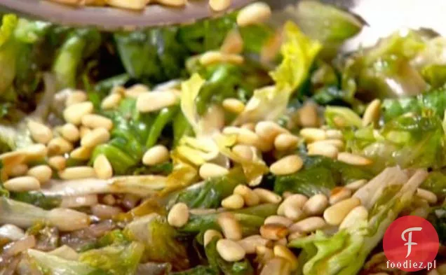 Escarole z orzeszkami pinii
