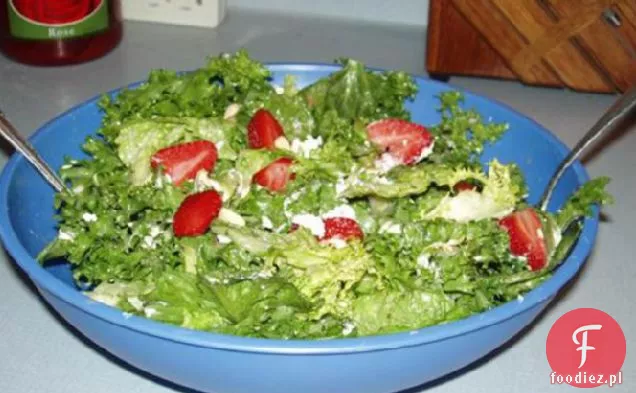 Pacific Northwest Sałatka Z Truskawek, Koziego Sera I Orzechów Sosny