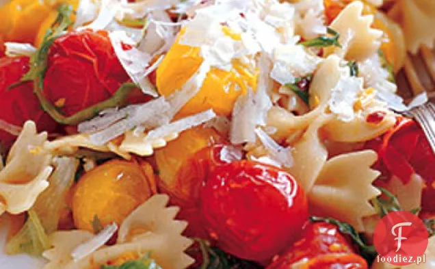 Farfalle z suszonymi Frisée i pomidorami