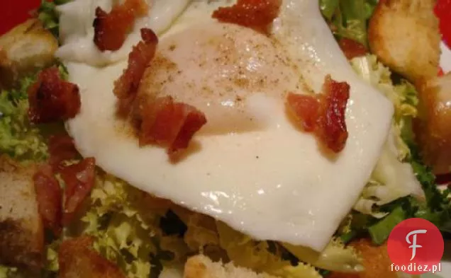 Baby Frisée z gotowanym jajkiem i pancettą