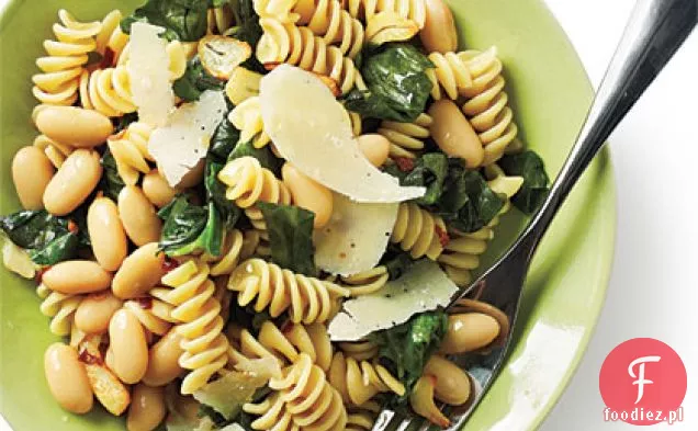 Rotini z białą fasolą i Escarole