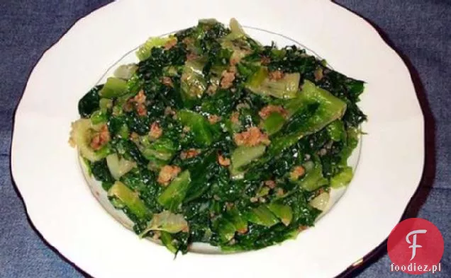 Escarole z czosnkiem i bułką tartą