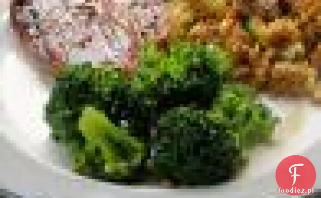 Wymieszać smażone Kai Lan lub brokuły