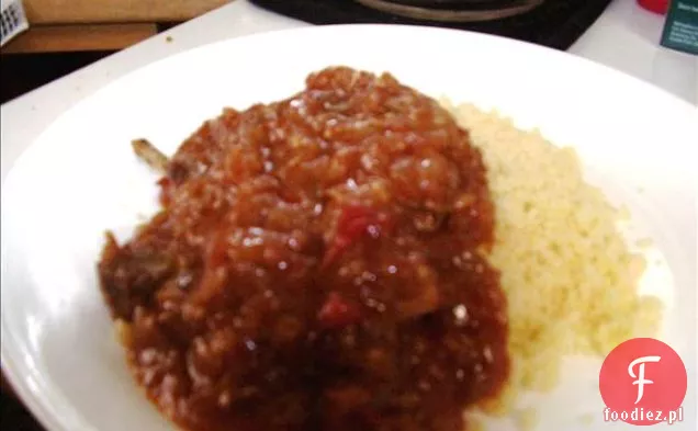 Pachnące kotlety jagnięce z pomidorami i cynamonem