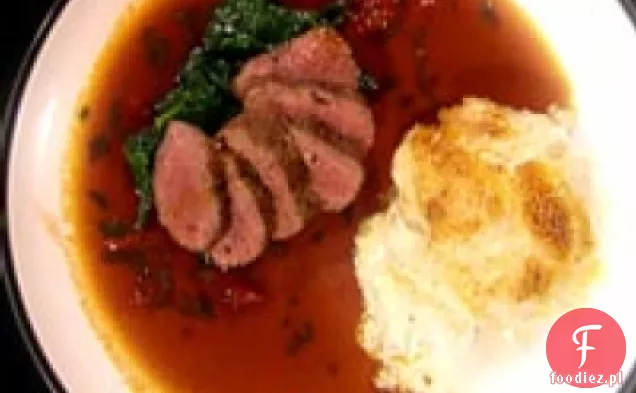 Pieczona jagnięcina z sosem pomidorowym