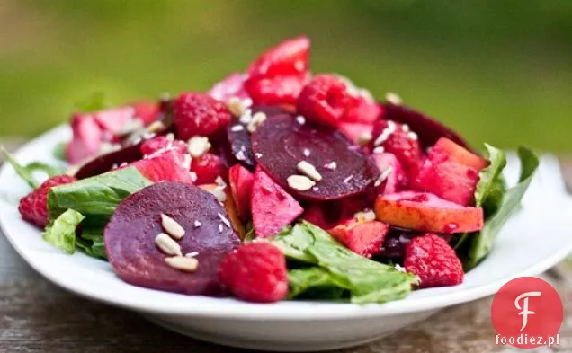 Sałatka Z Buraków, Jabłek I Pomarańczy W Domowym Malinowym Vinaigrette