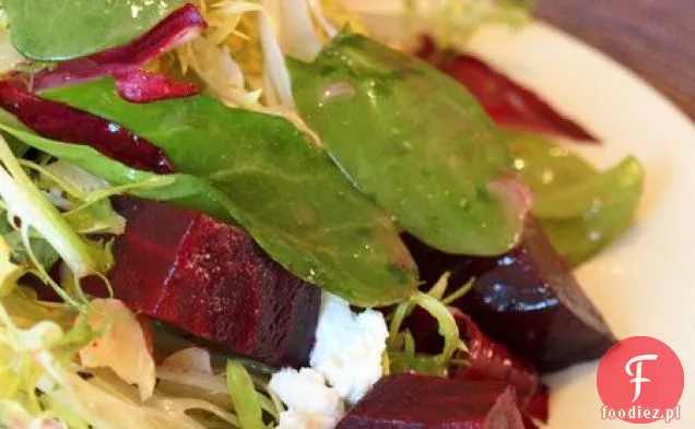 Sałatka z pieczonych buraków z kozim serem, orzechami włoskimi i miodem-dijon Vina