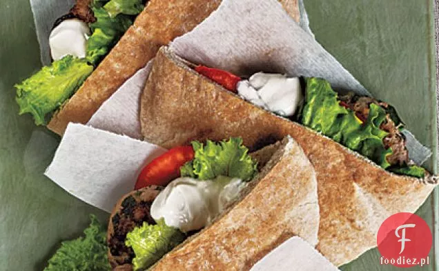 Burger z indyka Pitas z sosem Tahini