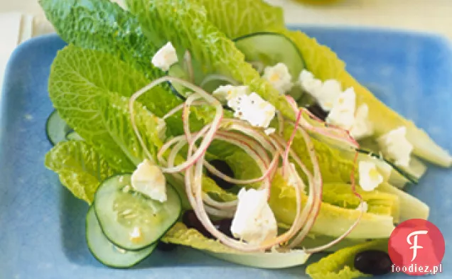 Serca rzymskie z serem Feta, czarnymi oliwkami i czerwoną cebulą