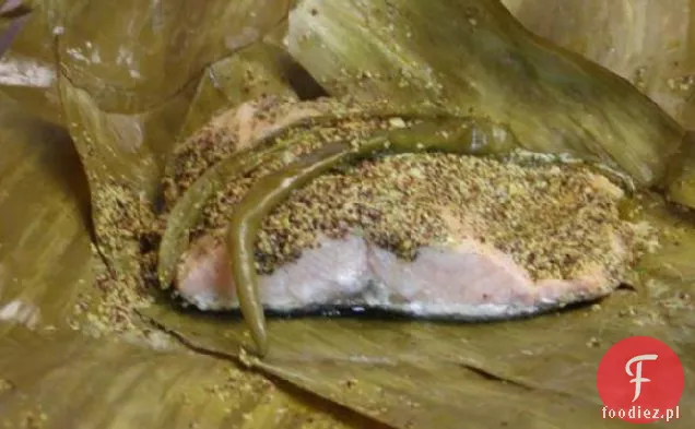 Ryba gotowana na parze w liściach bananowca