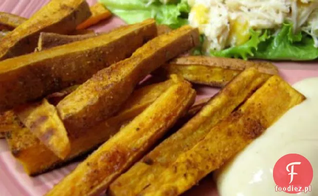 Kliny Kumara (słodkie ziemniaki) z musztardą i jogurtem limonkowym