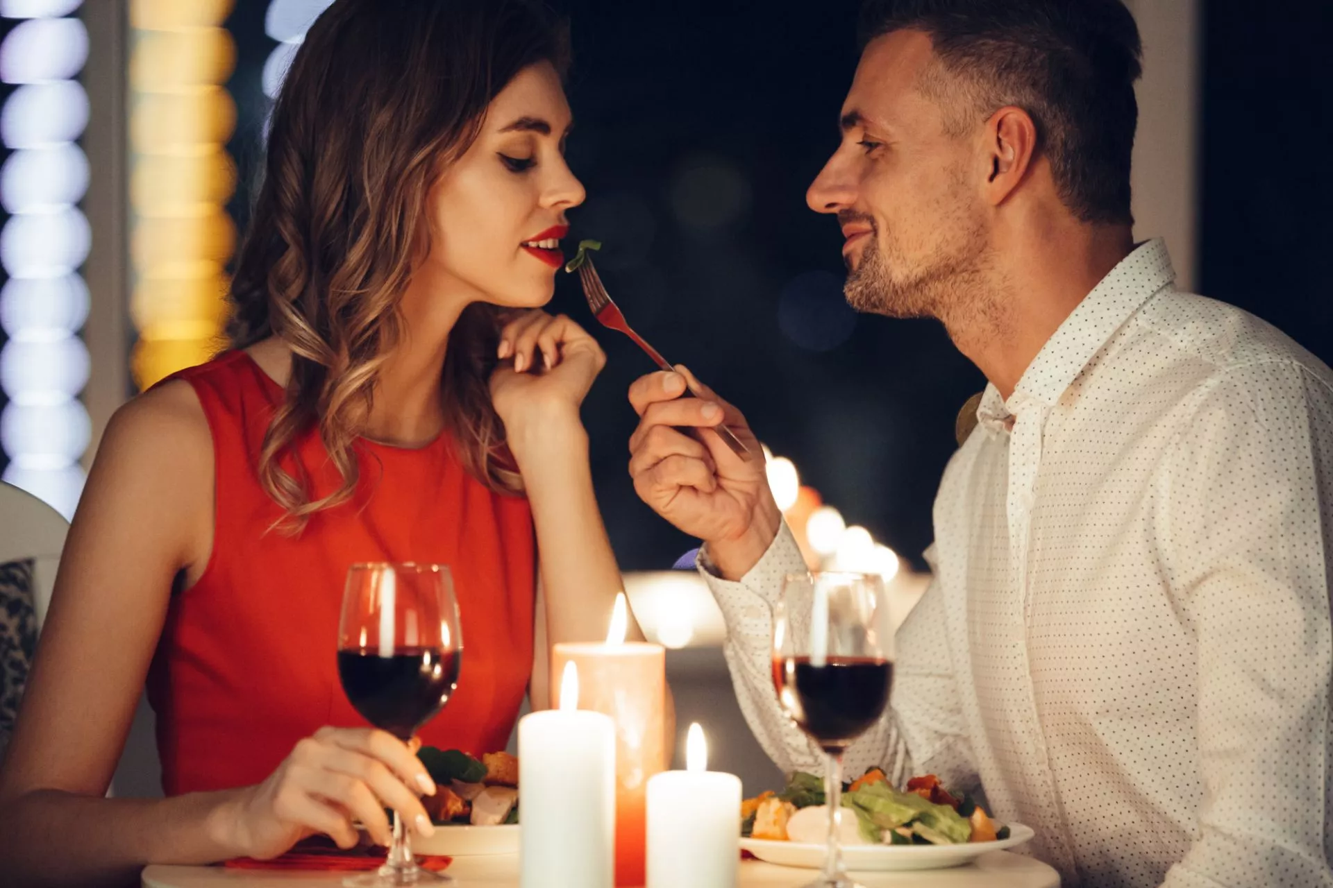 31 pomysłów na romantyczną kolację, które wprowadzą odpowiedni nastrój